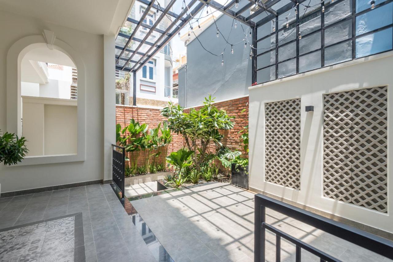 Cozrum Homes The Gallery Residence Ho Chi Minh City Exterior photo