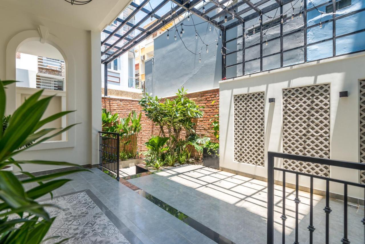 Cozrum Homes The Gallery Residence Ho Chi Minh City Exterior photo